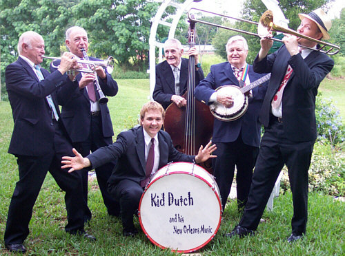 Click here to access our hi-resolution publicity photo